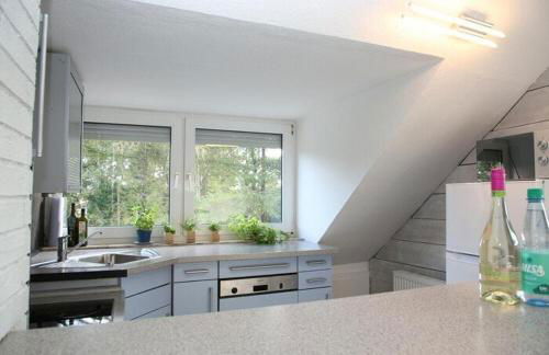 Moderne Wohnung mit Balkon, Küche, Garten Smart-TV - Photo 13