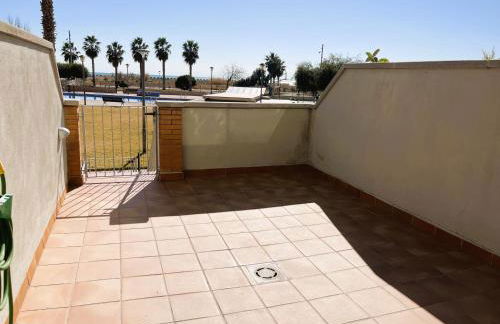 Onze - primera línea de mar con piscina - Foto 21