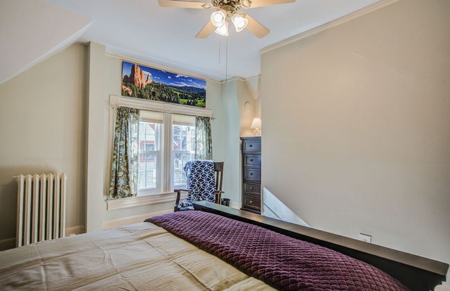 5bddowntown Victorian Charmhot Tub, Firepit - Photo 10