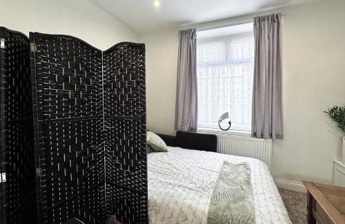 Chic Charming Classic 3bed w Ensuite - Pontypridd - Foto 26