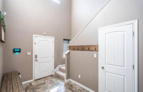 Sunset Retreat, Clean Modern 3BR, Garage, Near 191 - Foto 49