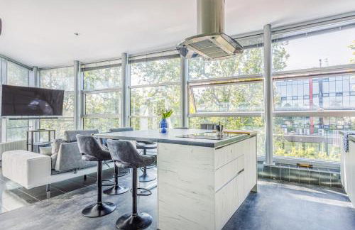 Comics & Cars - Themed Penthouse in Motor Valley - Foto 1