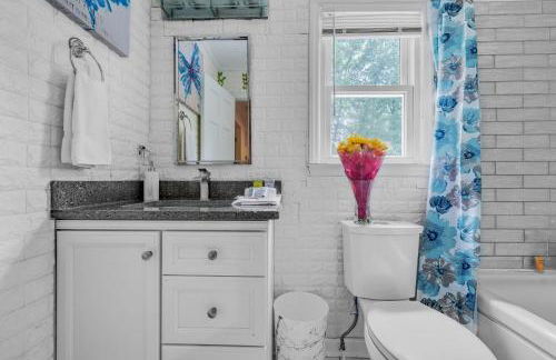 Firepit Games Grill Hot Tub Arcade & King Bed - Photo 51