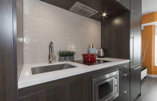 QuickStay - Yorkville's Finest (Yonge & Bloor) - Photo 7