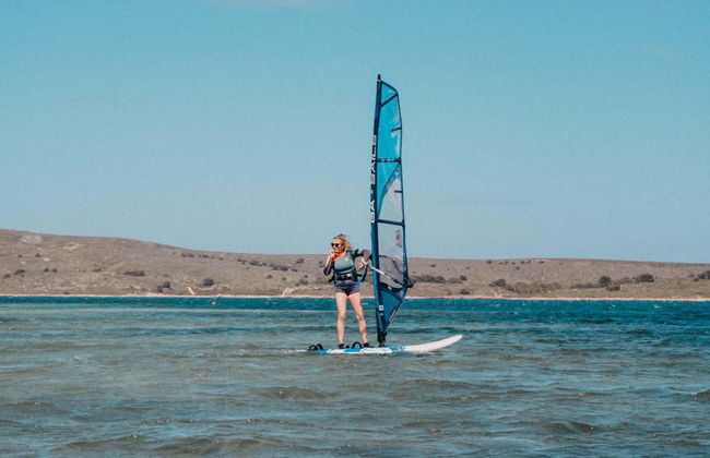 Curso de windsurf en Fornells - Foto 2