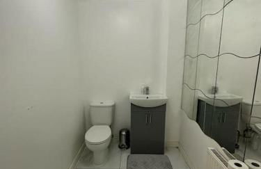 Spacious & Lovely 4 Bedroom Home in Manchester - Foto 12