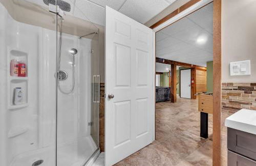 Secluded Log Cabin with Hot Tub Fire Pit Game Room - Foto 32