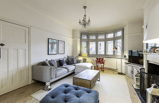 Gorgeous 4-bed Home With a Fireplace and Terrace - Foto 24