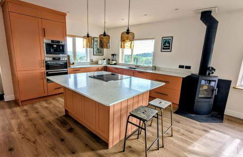 Fresh Modern Home, Stunning Views, Great Location - Foto 3