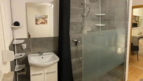 Kleines Apartment mit begehbarer Dusche im Schlafzimmer - Foto 5, towels
