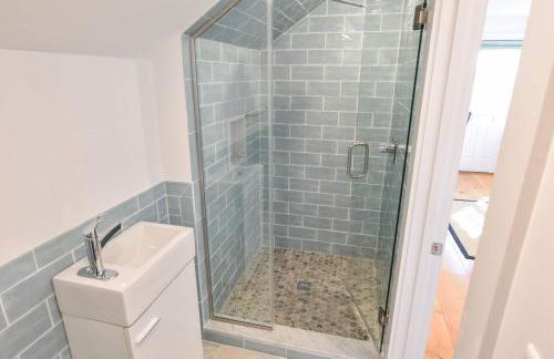 3 Newly Renovated Condos w Water Views - Foto 24