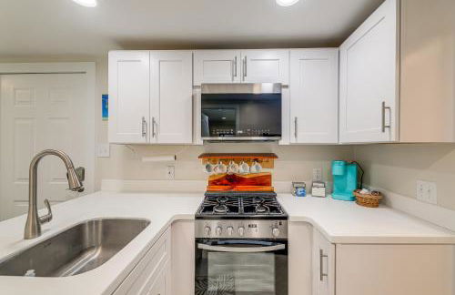 Fenced Yard, Walkable Location Cozy Beaufort Home - Foto 9