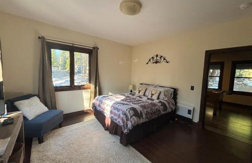 Spacious 4 Bedroom Chalet on Hiking Trails - Foto 21