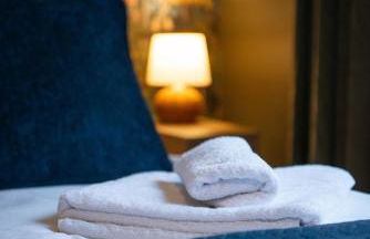 Central 3-Bedroom House Sleeps 5 with Parking - Foto 13