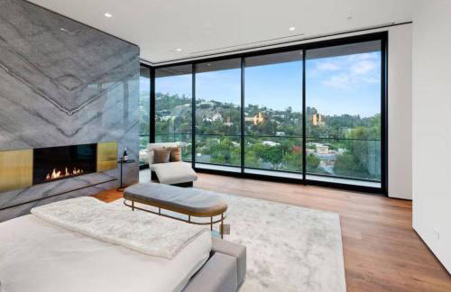 Luxurious 5BR Villa in BH with Pool, Theater, and Views - Foto 32