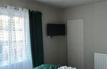 2-Bed Cardiff Home | Contractors & Long Stays - Foto 4