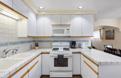 Pacific Oasis - Large Patio, Parking & Walk to Beach - Foto 9