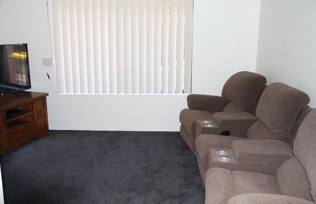 Byford House on the Scarp - Photo 13