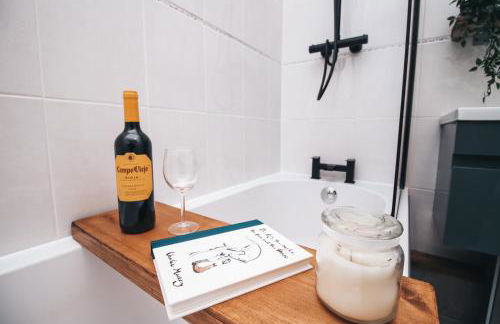 Commercial House, By Solace Stays - Foto 12