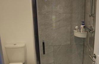 Self Contained, Double Bed Studio, private kitchen, private Bath, Walking distance to Harry Potter - Foto 49