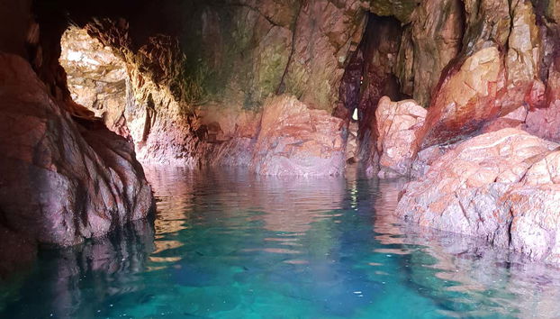 Interior de uma gruta