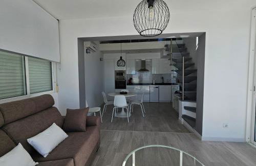 FANTÁSTICO DÚPLEX CON VISTAS IMPRESIONANTES AL MAR - Photo 11