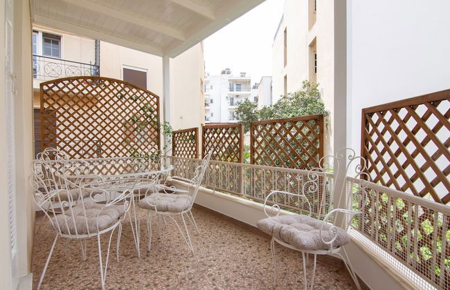 Cozy Apartment Next to Alimos Beach - Photo 15