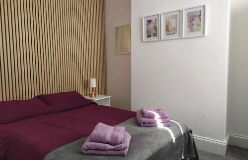 Home from Home near LFC & train station - Foto 1