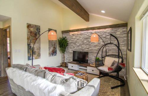 Big Sky Basecamp Walk to Trails + Private Patio - Foto 6
