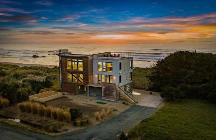 Bandon Coast - Beach Access, Ocean views & Hot Tub - Photo 1