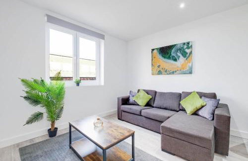 Luxurious 1 Bed Serviced Apartment with Wi-Fi - Photo 51