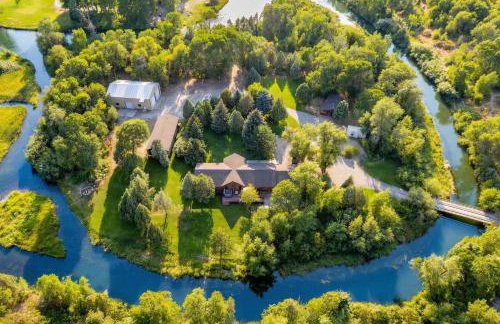 Private Island Fire Pit & Arcade - Foto 1