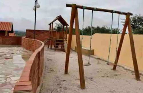 Casa de Campo Novo gravatá em condomínio, lazer completo com piscina compartilhada, churraqueira e forno a lenha privado e uma vista espetacular e com aquele friozinho - Foto 19