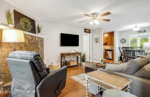 Brook Haven Condo - Downtown Blowing Rock Ground Floor Fully Stocked with 2 King Beds - Foto 4