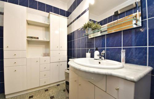 Holiday Home Seafront Escape - Happy Rentals - Photo 20