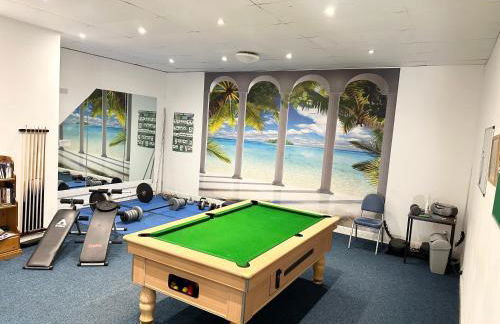 Burlington Mansions - FREE ALLOCATED PARKING - 8 mins walk to the beach - Gym - Pool Table - Brought to you by Coastline Retreats - Photo 35