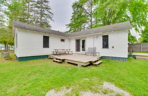 Steps to Lake Cedarville Cabin 12 with Shared Perks - Foto 18