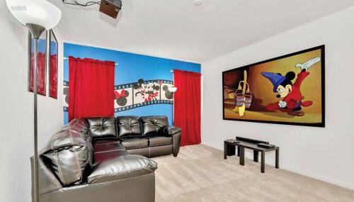 Waterfront Family Mansion w BBQ Games Room & Pool - Foto 4