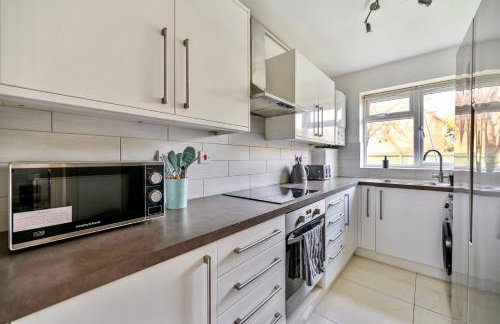 Serene 2 Bedroom Flat Free Off-Street Parking 1 ELWB Van Close to Tube - Foto 3