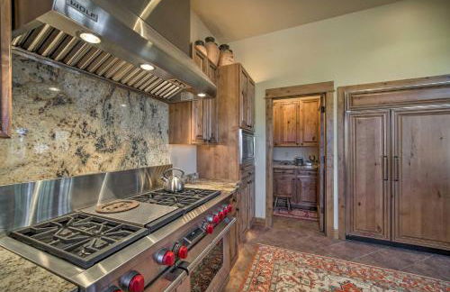 Stunning Ski-InandSki-Out Penthouse Condo with Hot Tub - Foto 10