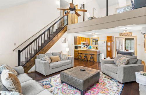 Vaulted Pines Lodge Hot Tub Game Room - Foto 7