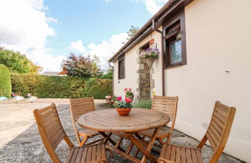 Courtyard Cottage - Photo 24