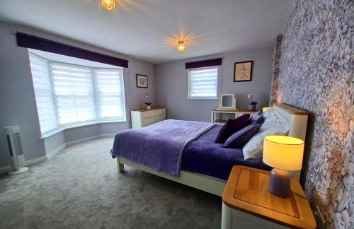 Richmond Cottage - Brand New 4BR Holiday Home, just 3 minutes from the beach with Pool Table and Free Parking - Foto 19