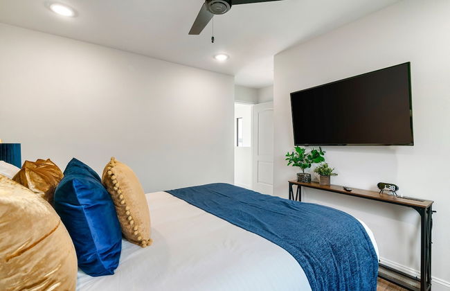 Luxury Lakehouse - Photo 13