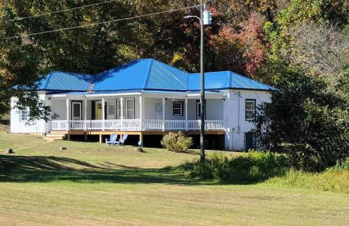 Restored 1900s Historic Home - Jonesboro, VA - Foto 1