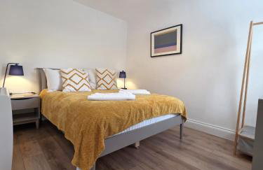 Cozy One Bed Flat at Dawe Luxury Suites - An Entire Apartment near Ely Cathedral & Train Station - The Perfect Base to Explore Ely, Cambridge, Norfolk & London - 2 Guests Max & Pet Friendly - Photo 12