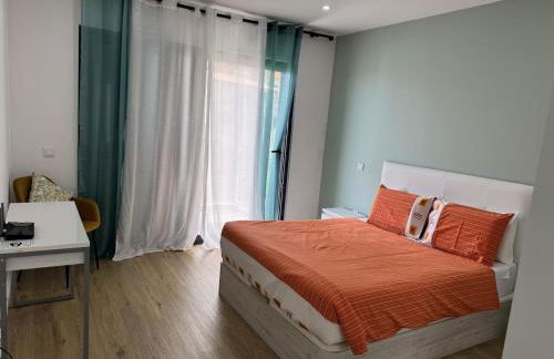 B - Elegent 2 Bedroom Modern Townhouse - Foto 36