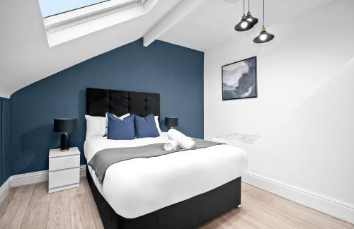 Stylish Five Bedroom House - Parking - Terrace - Fast Wi-Fi 974P - Foto 32