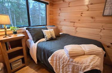 Incredible Modern Tiny Log Cabin near the Ammonoosuc River for a Romantic Getaway in New Hampshire - Foto 19