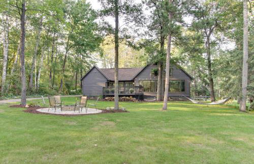 Breezy Point Cabin Deck with Golf Course Views! - Foto 27